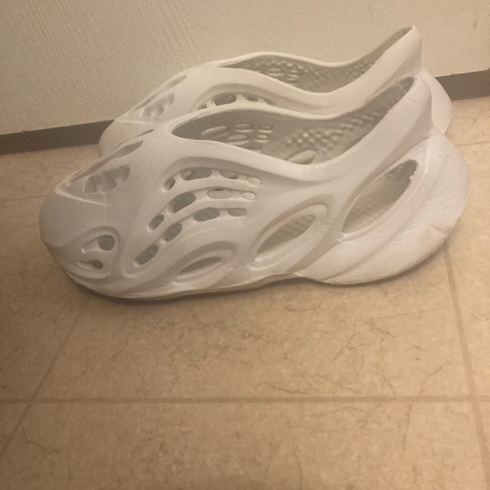 Yeezy Foam Runner - Picture 7 of 7